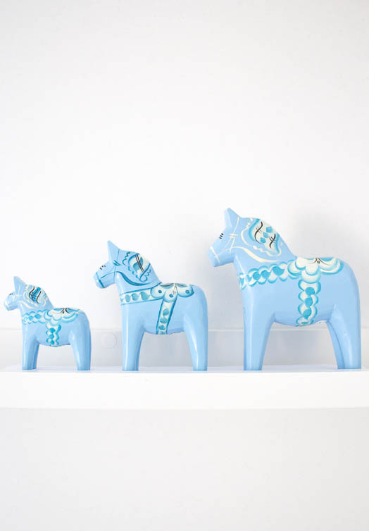 dala-paard-zwart-20-cm-licht-blauw-3