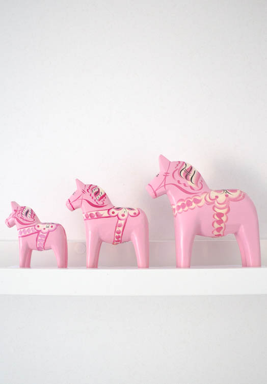 dala-paard-rood-10-cm-roze