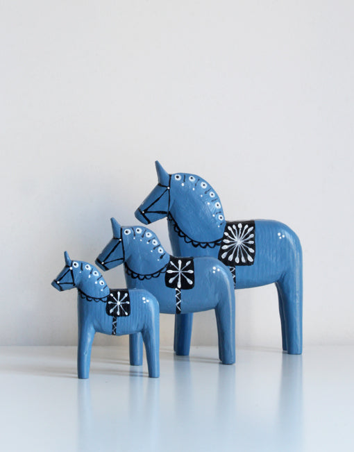 holmestadpaard-wit-blauw-15-cm