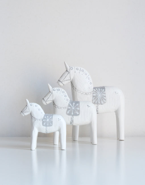 holmestadpaard-okergeel-15-cm-wit