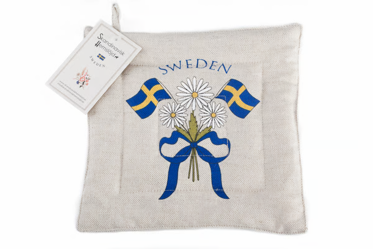 Topflappen mit schwedischen Flaggen und Margeriten