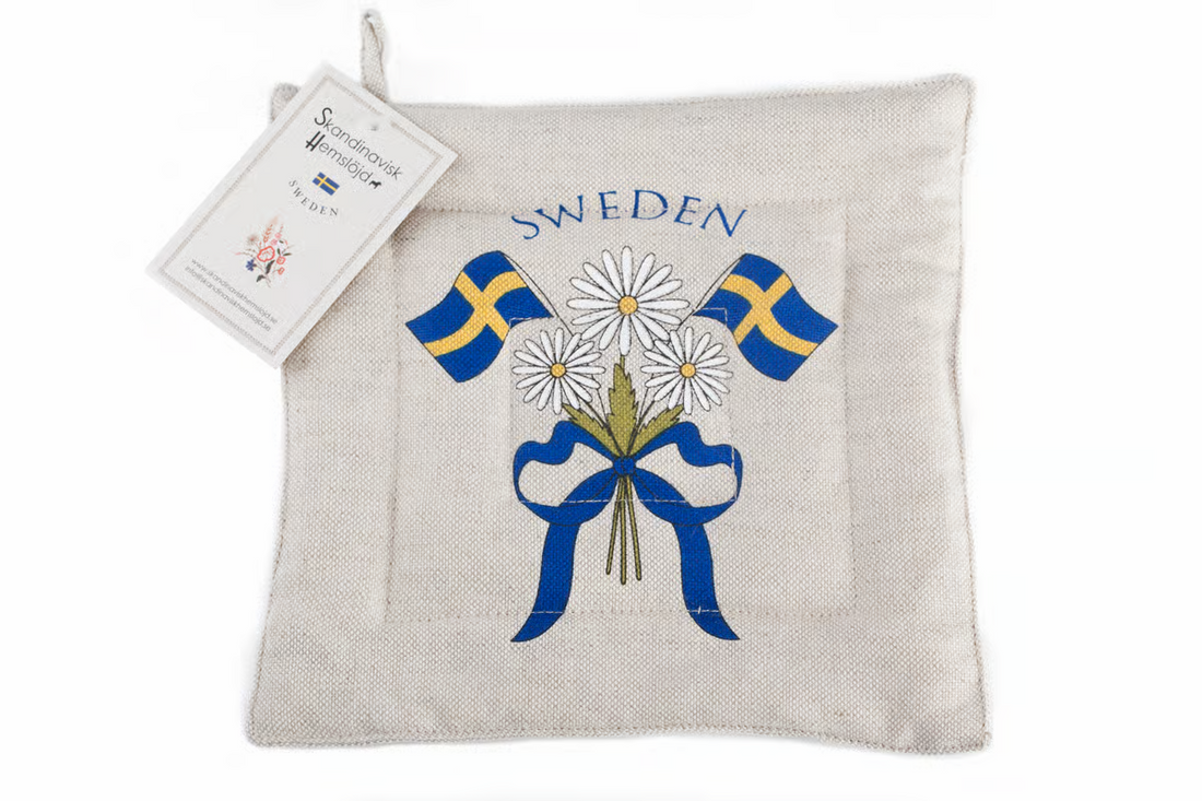 Pannenlap met Zweedse vlag en margrieten