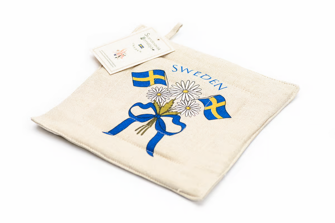 Pannenlap met Zweedse vlag en margrieten